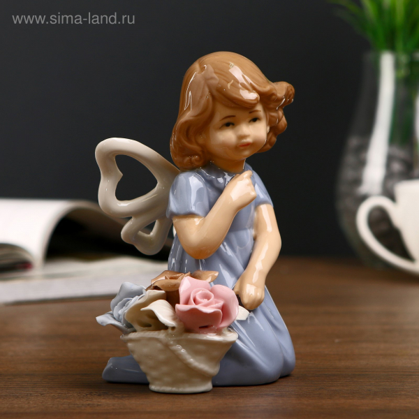 Сувенир керамика "Девочка в голубом платье с корзиной роз на ветру"